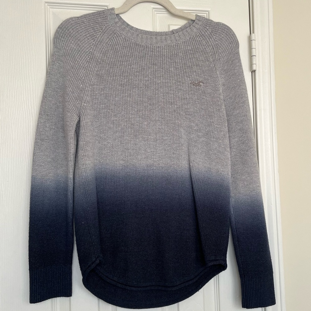 Hollister beach sweater 💙🤍